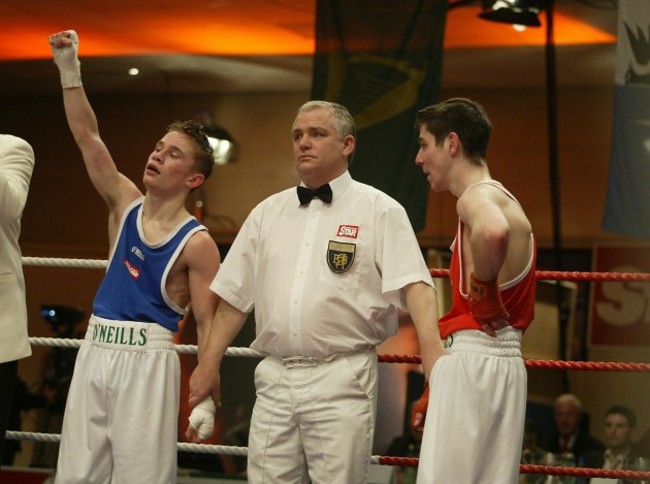 Carl Frampton wins his bout with Derek Thorpe  18/3/2005