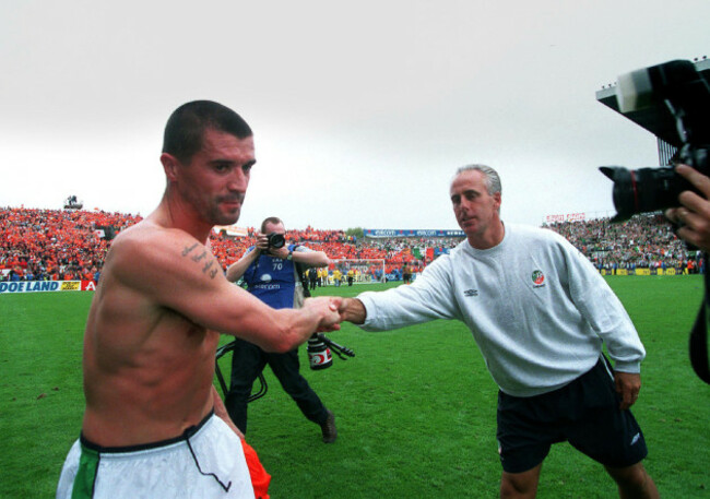 Roy Keane shakes hands with Mick McCarthy