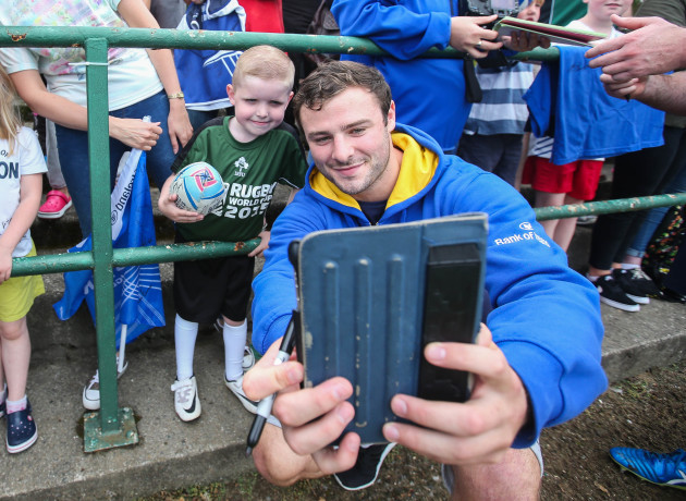 Robbie Henshaw poses for a selfie with a fan