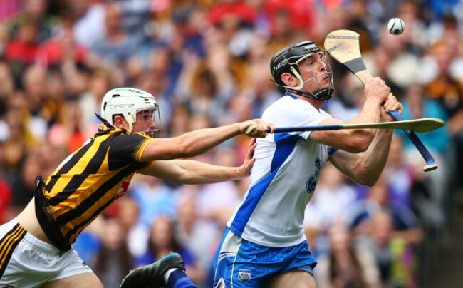 Kevin Moran under pressure Padraig Walsh