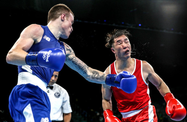 Steven Donnelly in action against Tuvshinbat Byambyn