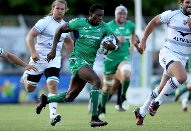 Niyi Adeolokun makes a break