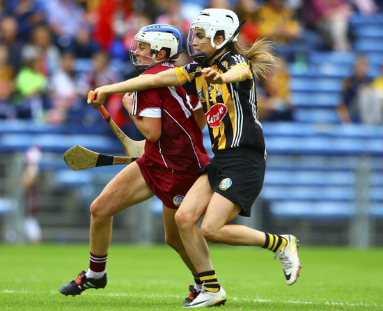 Ailish O'Reilly is tackled by Davina Tobin