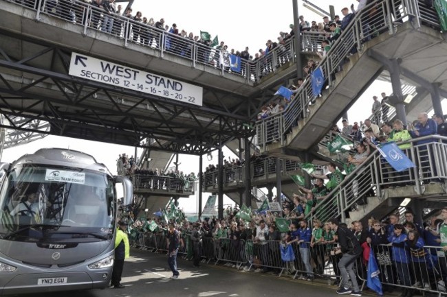 Fans wait for the teams to arrive