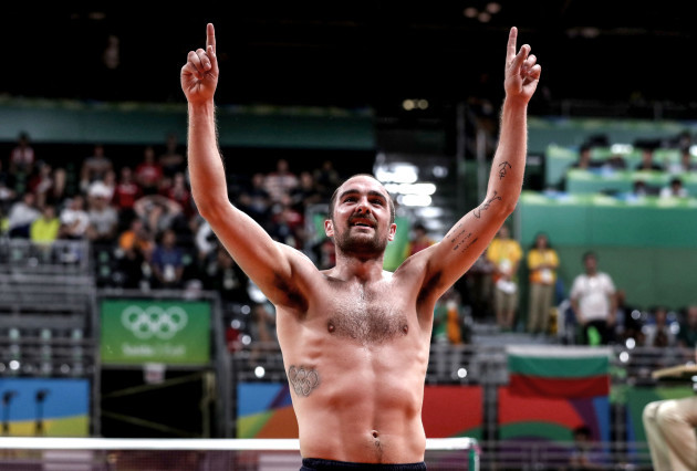 Scott Evans thanks the fans after losing