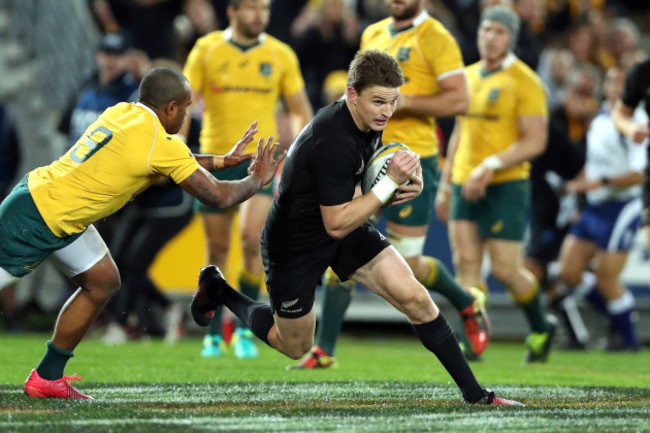 Beauden Barrett runs in a try