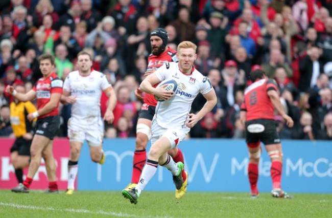 Rory Scholes scores a try