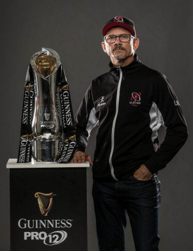 Les Kiss with the Pro12 trophy