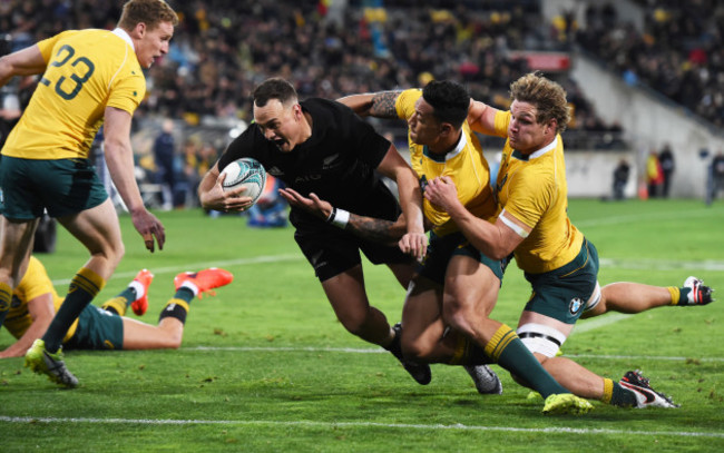 Israel Dagg scores a try