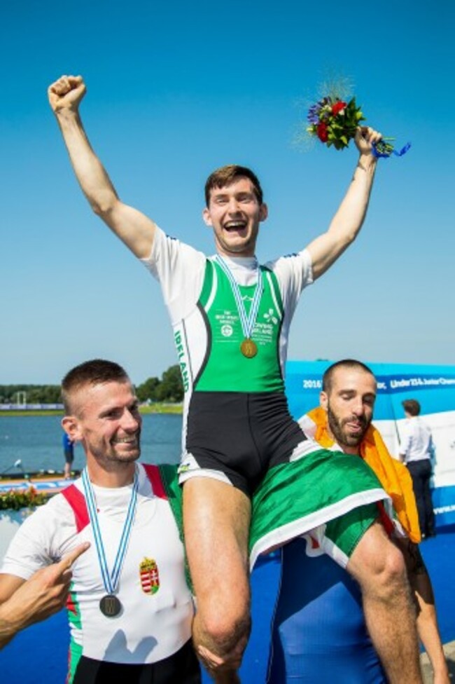 Paul O'Donovan celebrates winning gold