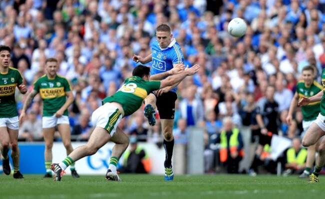 Eoghan O'Gara scores his sides second last point of the game