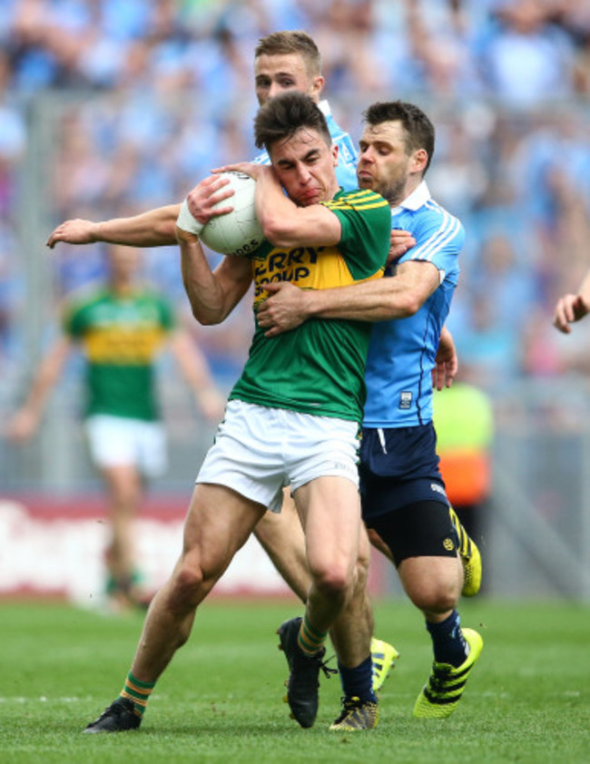 Kevin McManamon tackles Brian &Oacute; Beaglaoich