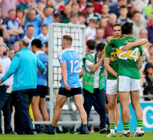 Marc &Oacute; S&eacute; and Aidan O&rsquo;Mahony at the final whistle