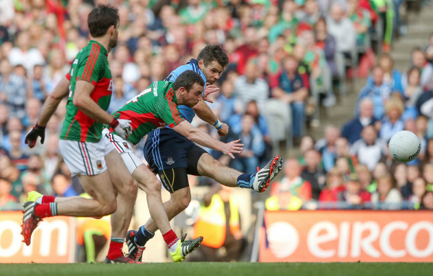 Kevin McManamon scores his side's third goal