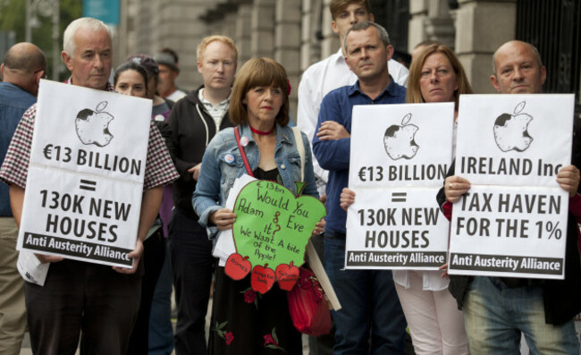 7/9/2016. Apple Billions Protest. Protesters at a