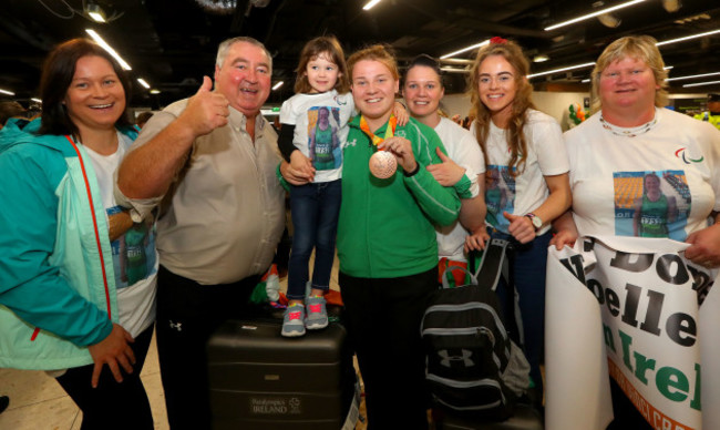 Thrower Noelle Lenihan with her family