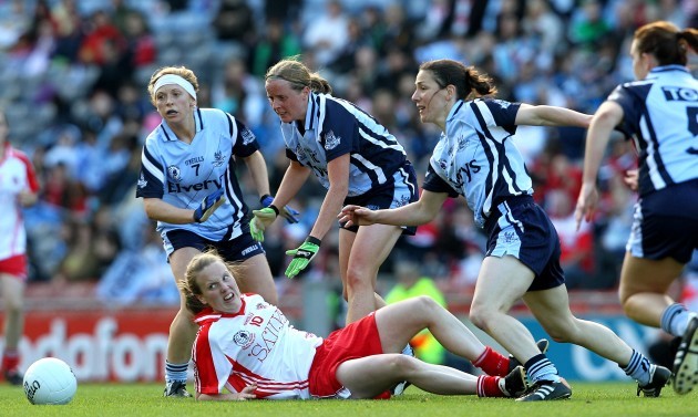 Cathy Donnelly surrounded by the Dublin defence