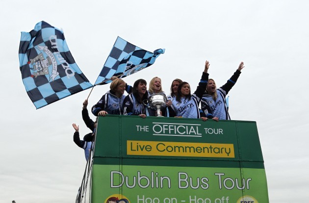 Dublin Players wave to fans