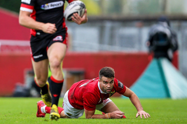 Chris Dean breaks away from Conor Murray and scores a try