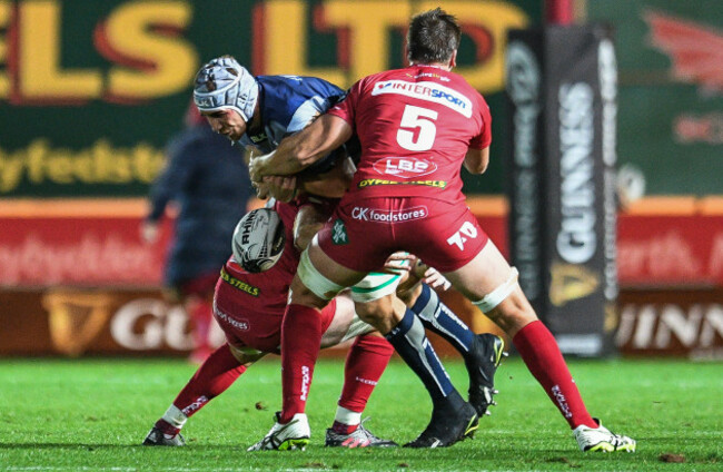 Ultan Dillane tackled by David Bulbring