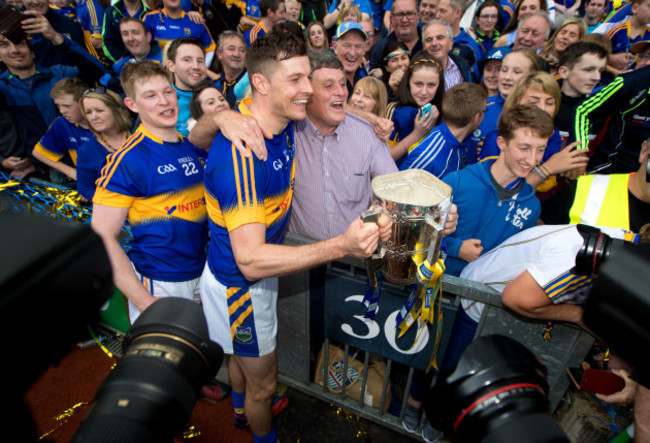 Seamus Callanan celebrates with his father John