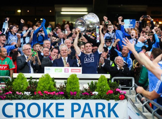 Stephen Cluxton lifts the Sam Maguire