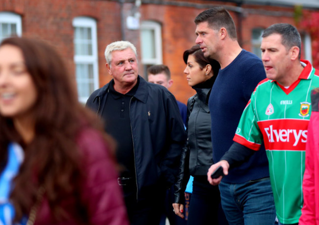 Steve Bruce and Niall Quinn arrive for the game