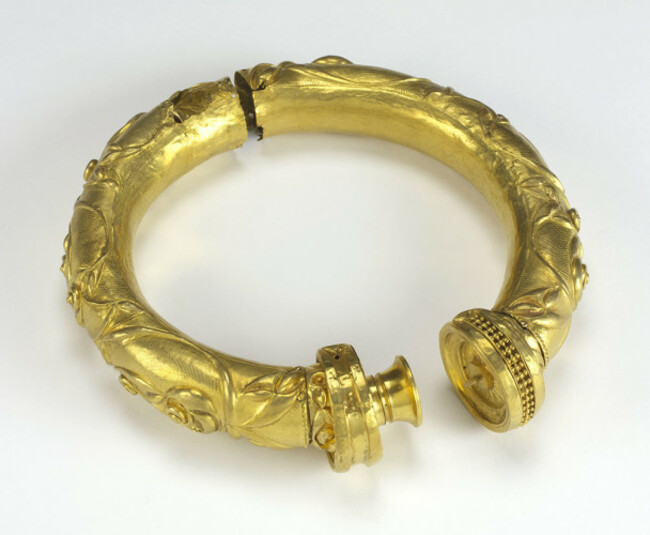 Gold collar
