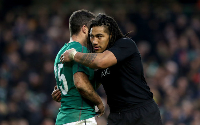 Rob Kearney consoled by Ma'a Nonu at the final whistle