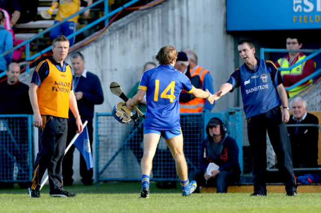 Donal Moloney and Gerry O'Connor shake hands with Shane O'Donnell as he is replaced