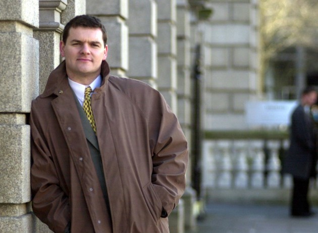 Joe Mag Raollaigh from TG4 pictured outside the Dail.27/2/2002 Photo: Photocall Ireland!