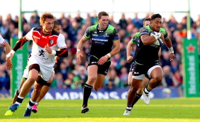 Bundee Aki makes a break supported by Craig Ronaldson