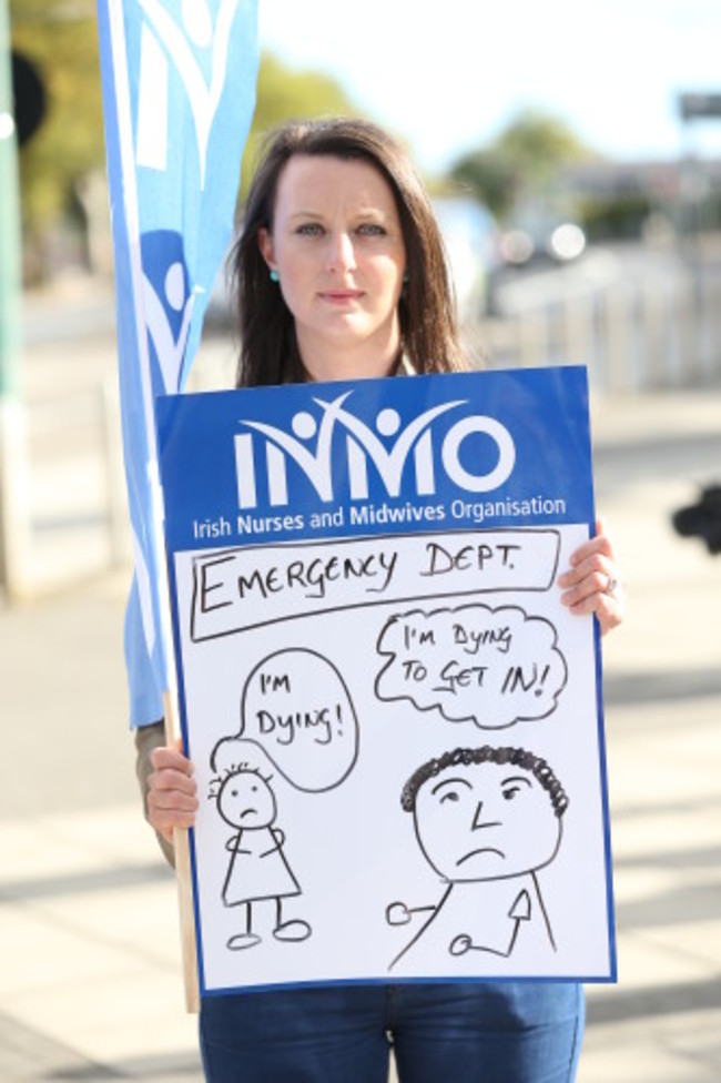 12/10/2015 Nurse Aine Howlett with members of the Irish Nurses and Midwives Organisation (INMO) in the Emergency Department (ED) of St Vincents University Hospital, Dublin