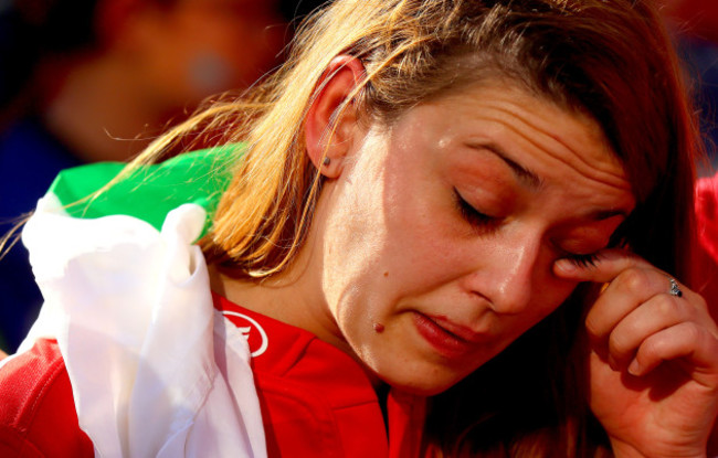 Munster fans gather to pay tribute to Anthony Foley the Munster assistant coach who passed away during the night