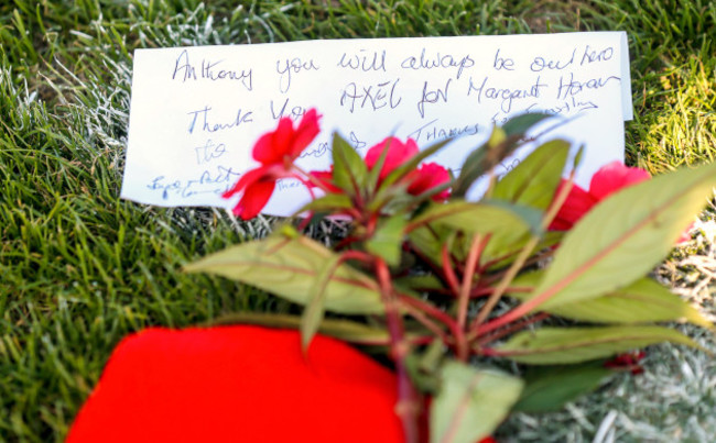 Munster fans gather to pay tribute to Anthony Foley the Munster assistant coach who passed away during the night