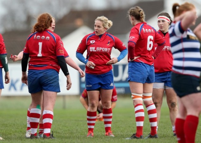 Niamh Briggs gives out instructions