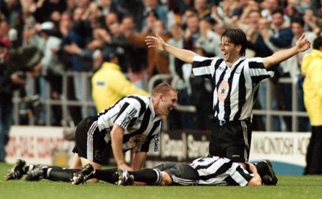 Soccer - FA Carling Premiership - Newcastle United v Manchester United - St James' Park