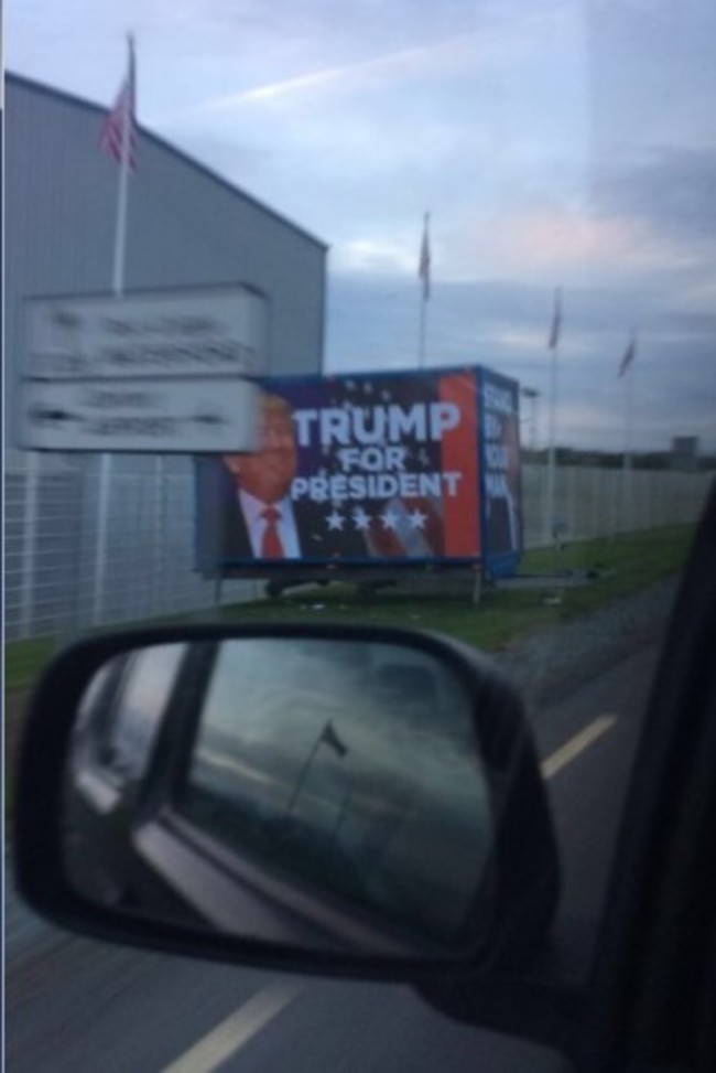 trumpsign2