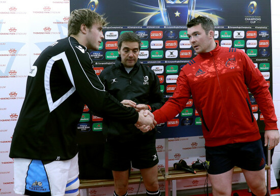 Peter O'Mahony and Jonny Gray with Jérôme Garcès