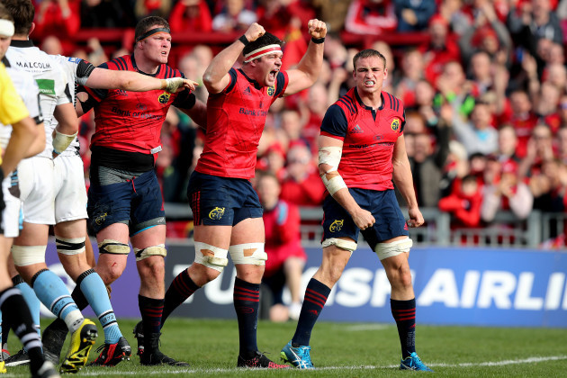 Donnacha Ryan, Billy Holland and Tommy O'Donnell celebrate winning a penalty try