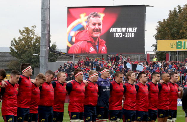 Munster players observe a minutes silence for their late Head Coach Anthony Foley
