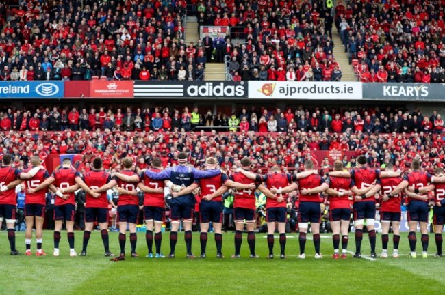 The Munster Squad stand for a minutes silence for the late Anthony Foley 22/10//2016