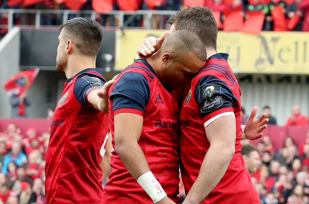 Peter O'Mahony consoles an emotional Simon Zebo ahead of the game