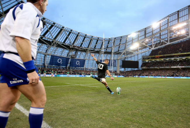 Aaron Cruden scores his second kick to win the game