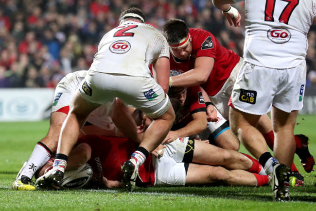 Jaco Taute scores a try