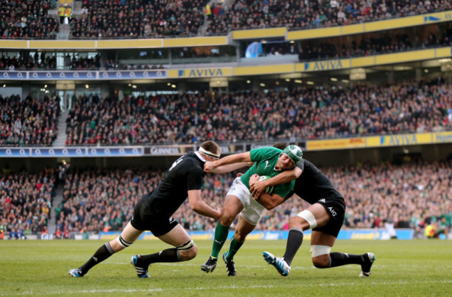 Rory Best gets past Luke Romano and Steven Luatua