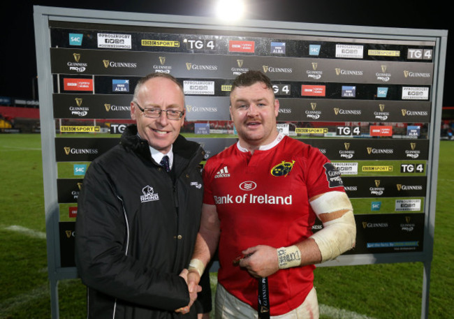 Dave Kilcoyne is presented with the Guinness PRO12 Man of the Match award by Michael Lyons