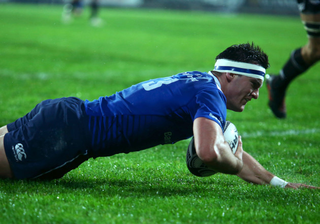 Tom Daly scores a try
