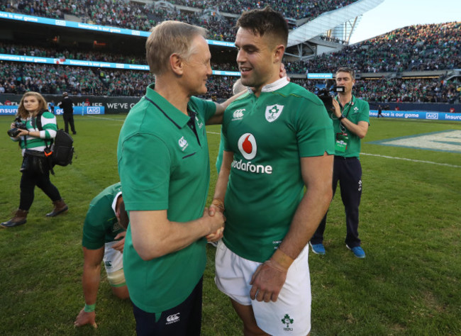 Ireland&rsquo;s head coach Joe Schmidt with Conor Murray
