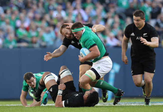 Ireland&rsquo;s CJ Stander is tackled by New Zealand All Blacks&rsquo;s Jerome Kaino and Joe Moody
